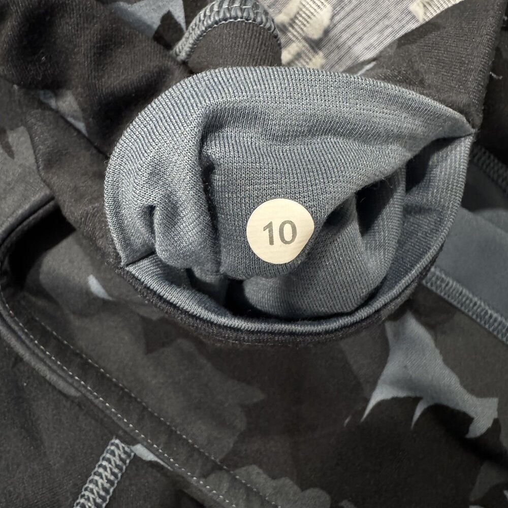 Lululemon Heritage 365 Camo Deep Coal Leggings Womens Size 10 - Picture 3 of 4